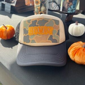 Camouflage 'Howdy' Trucker Hat